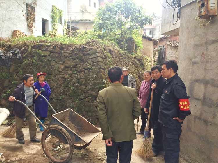 打造秀美漆工 干群并肩携手_ 政务动态_ 弋阳县漆工镇